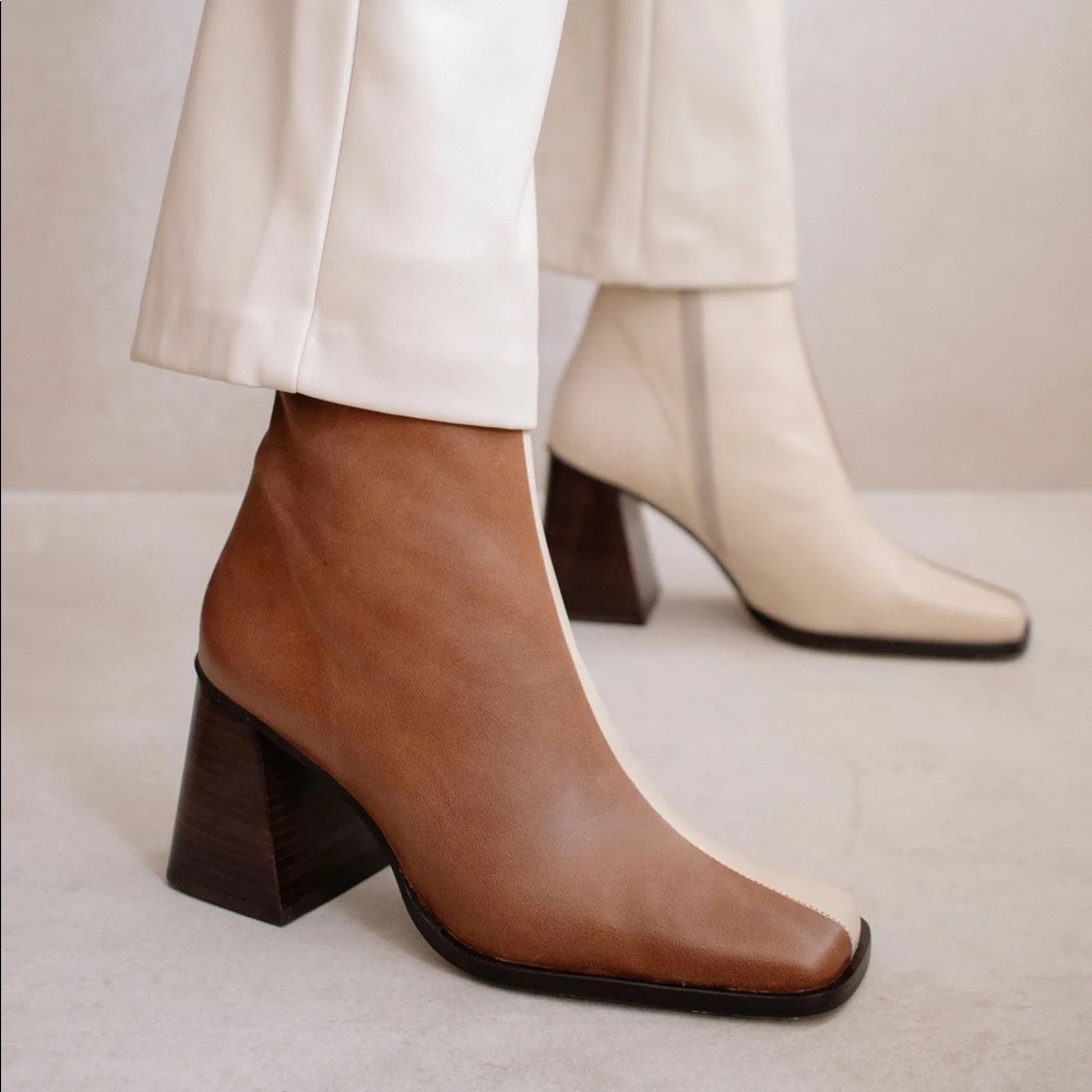 ALOHAS Two-Tone Heeled Boots in Brown and Cream
